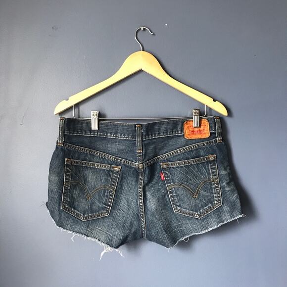 Levi’s Dark Wash Cutoff Denim Shorts | Low Rise Frayed Hot Shorts | W29 - Picture 3 of 6